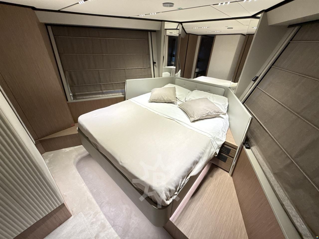 Ferretti 720
