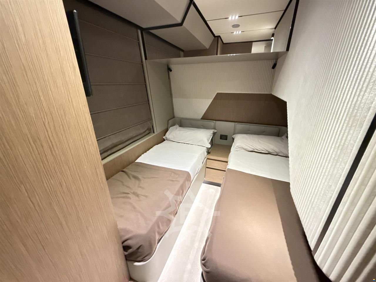 Ferretti 720