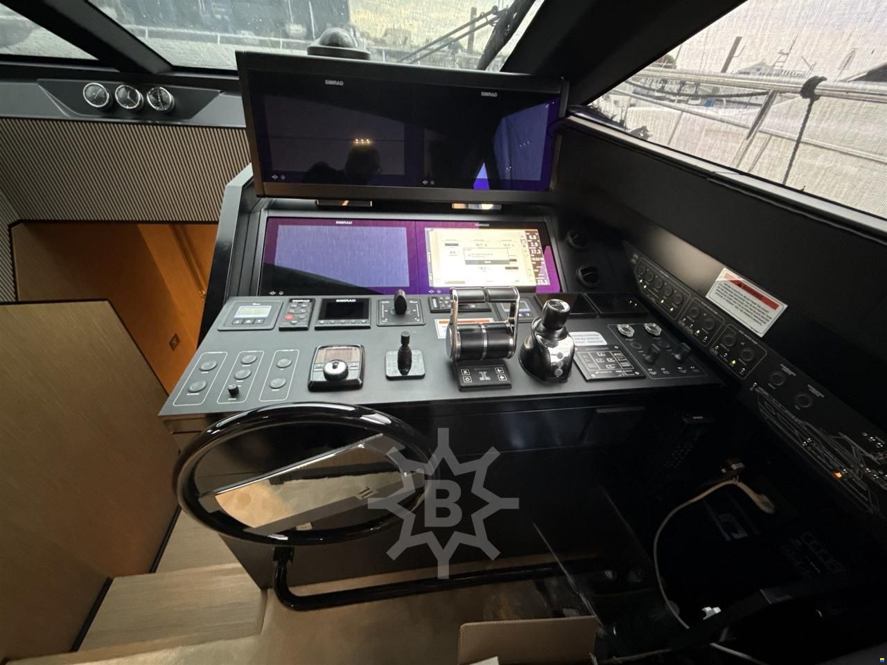 Ferretti 720
