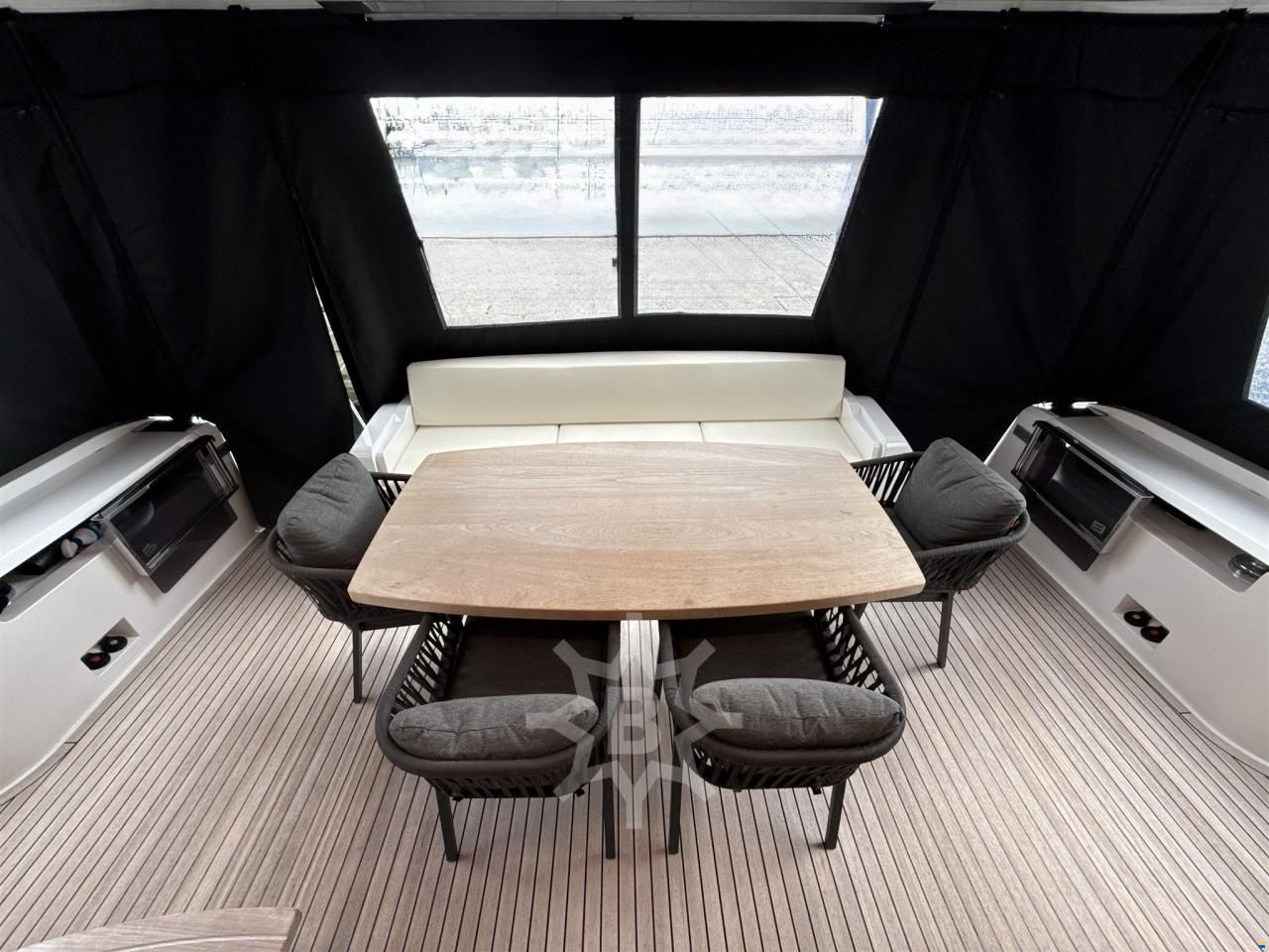 Ferretti 720