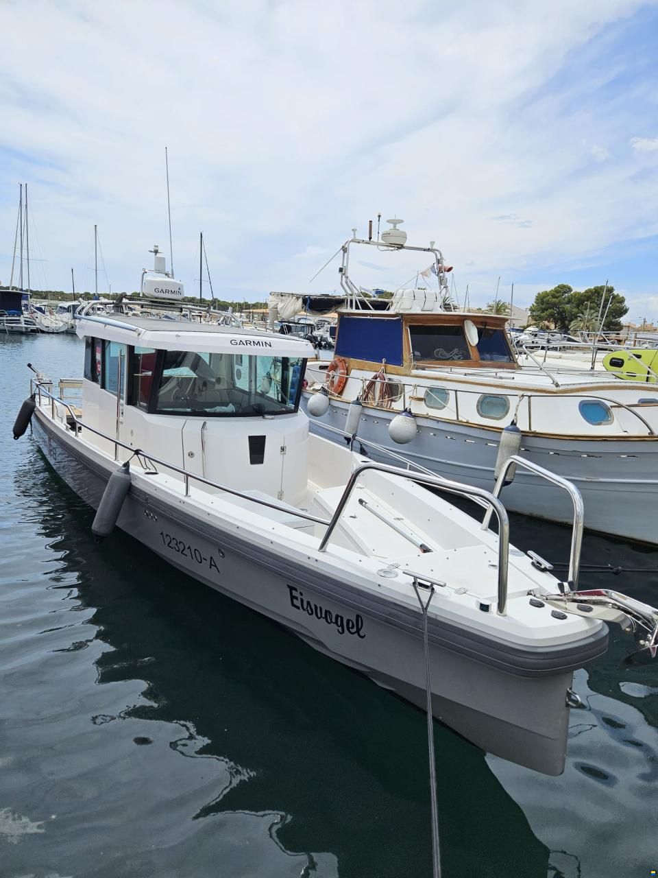 Axopar 28 Cabin