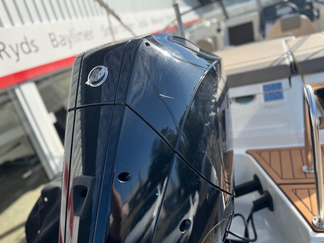Bayliner VR5 Cuddy med Mercury  F225 V6 og 2500 k