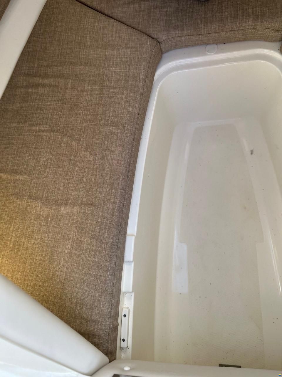 Bayliner VR5 Cuddy med Mercury  F225 V6 og 2500 k