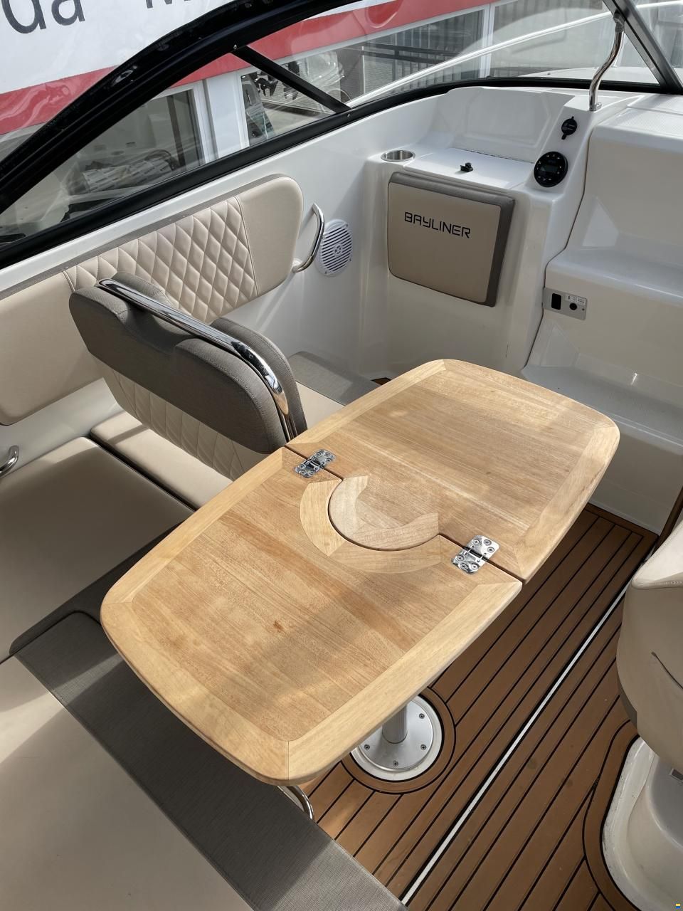 Bayliner VR5 Cuddy med Mercury  F225 V6 og 2500 k