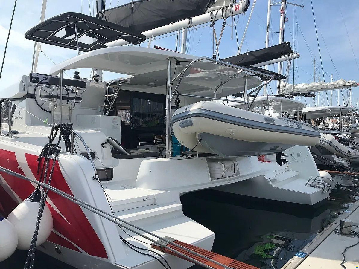 Lagoon 42