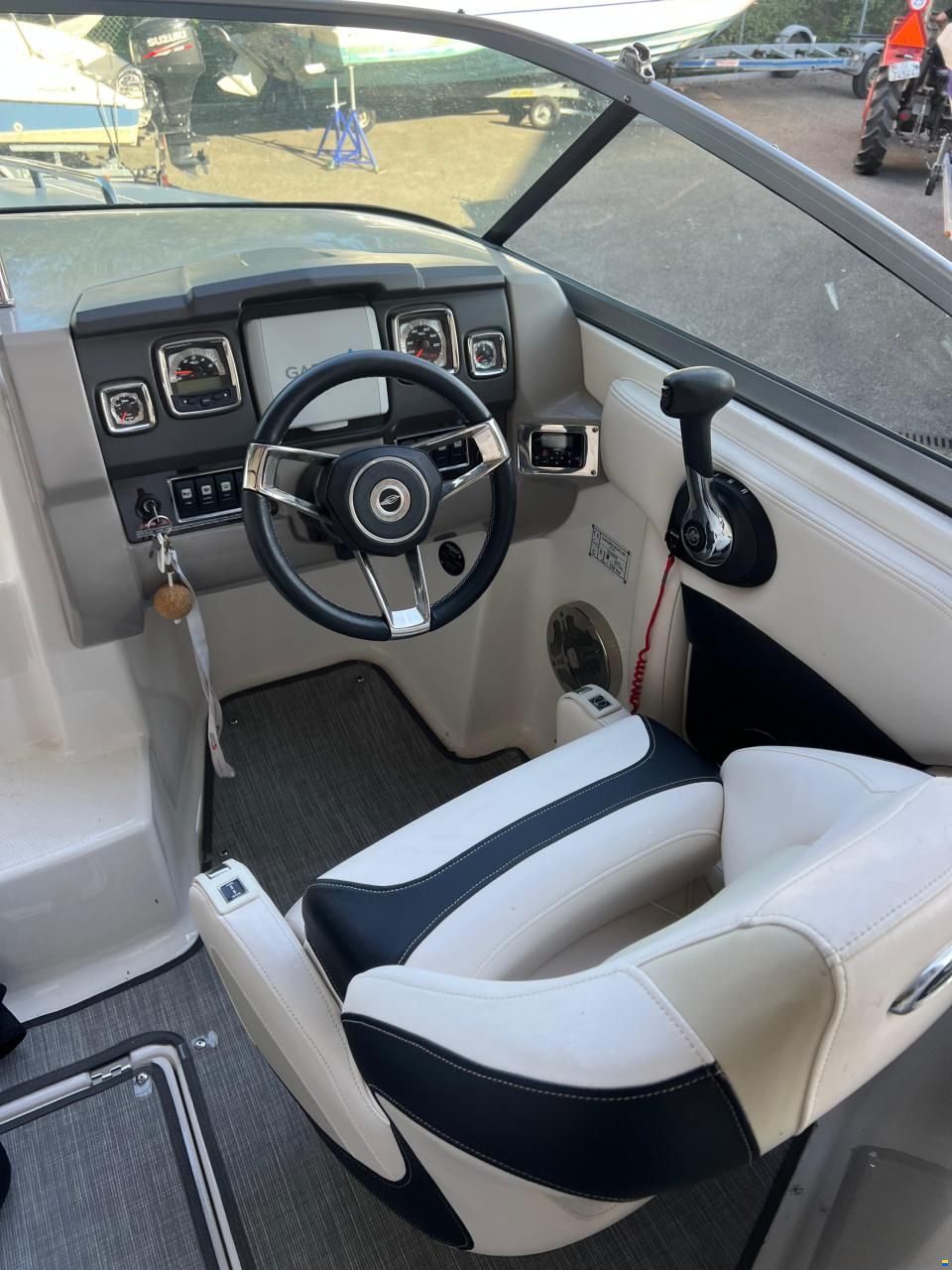 Chaparral 225SSI