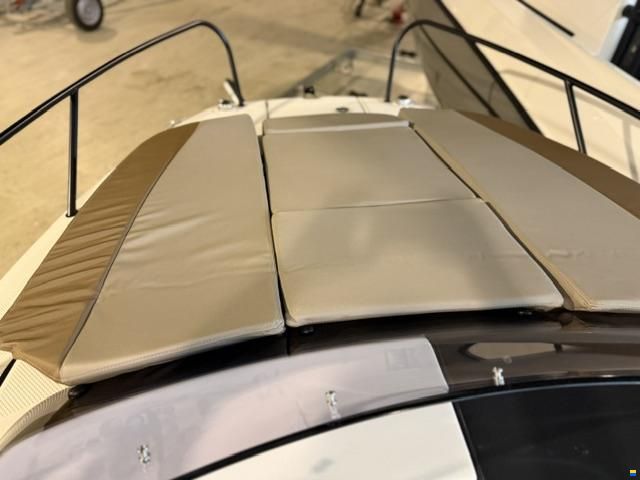 Quicksilver Activ 555 Cabin
