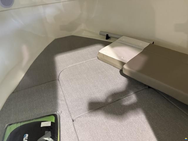 Quicksilver Activ 555 Cabin