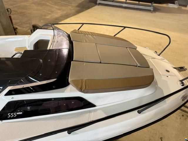 Quicksilver Activ 555 Cabin