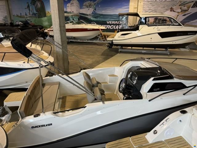 Quicksilver Activ 555 Cabin