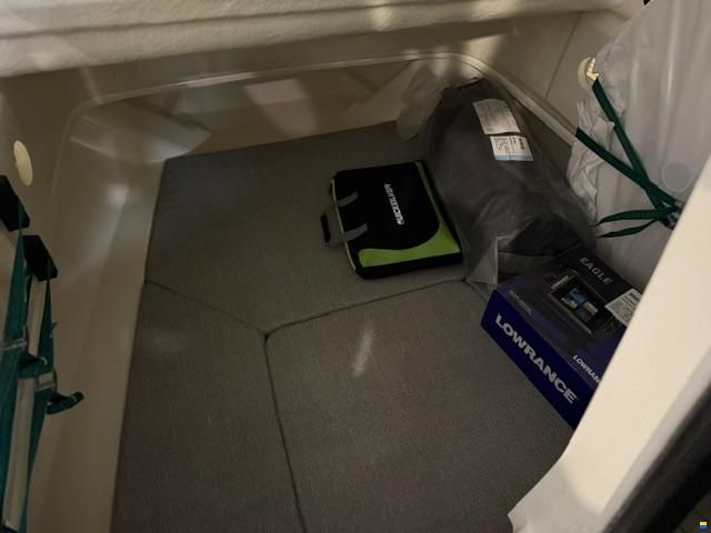 Quicksilver Activ 555 Cabin