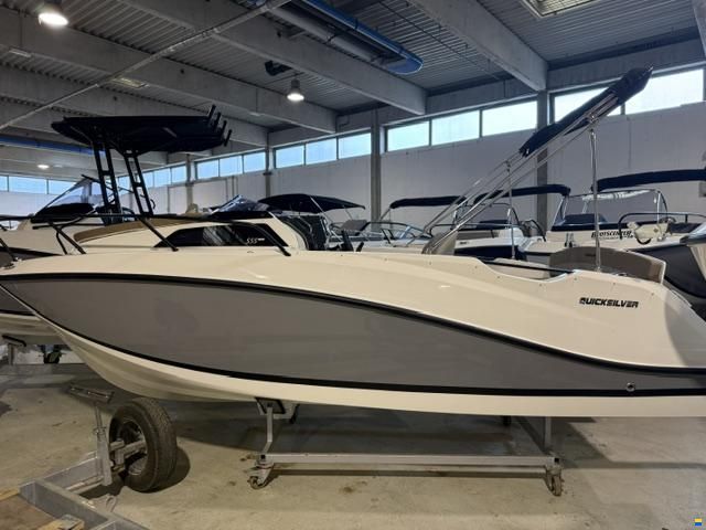 Quicksilver Activ 555 Cabin