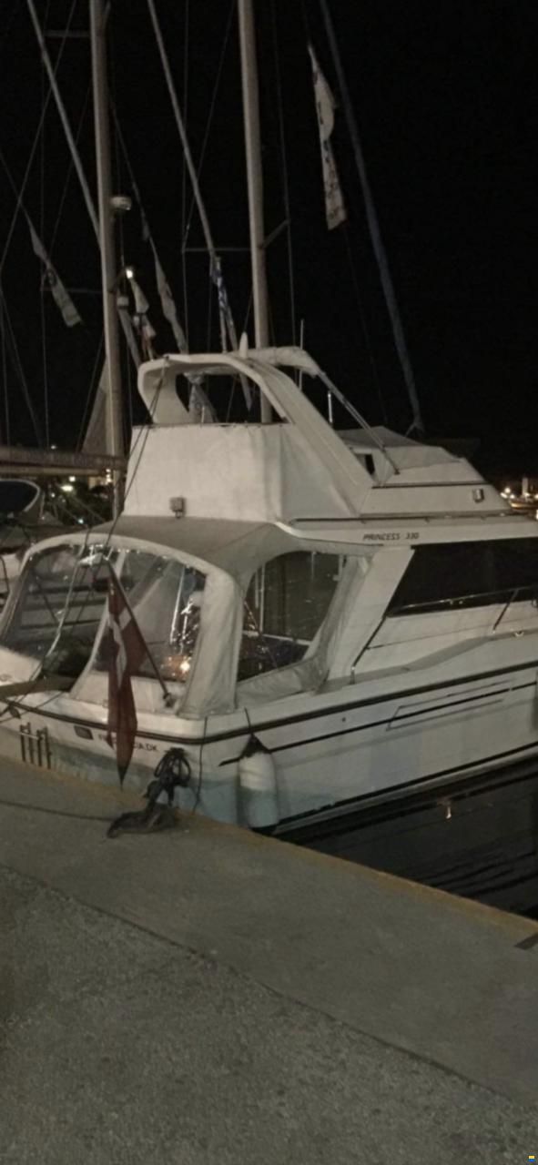 Princess 330 Fly