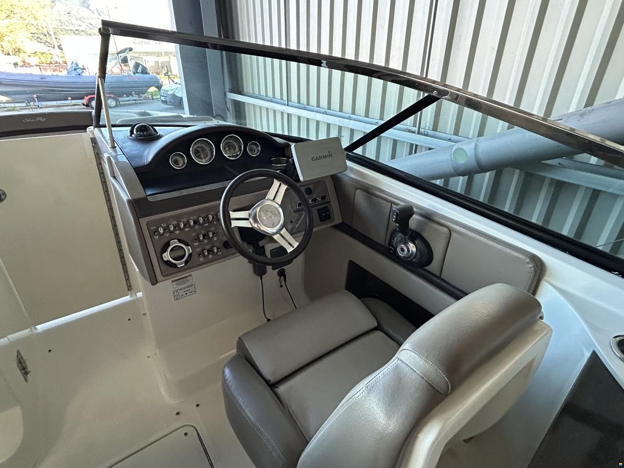 Sea Ray 270 SLX