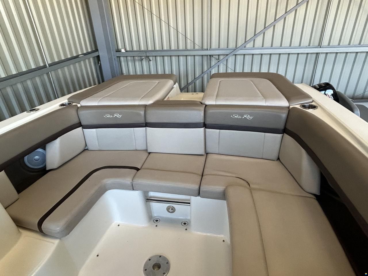 Sea Ray 270 SLX