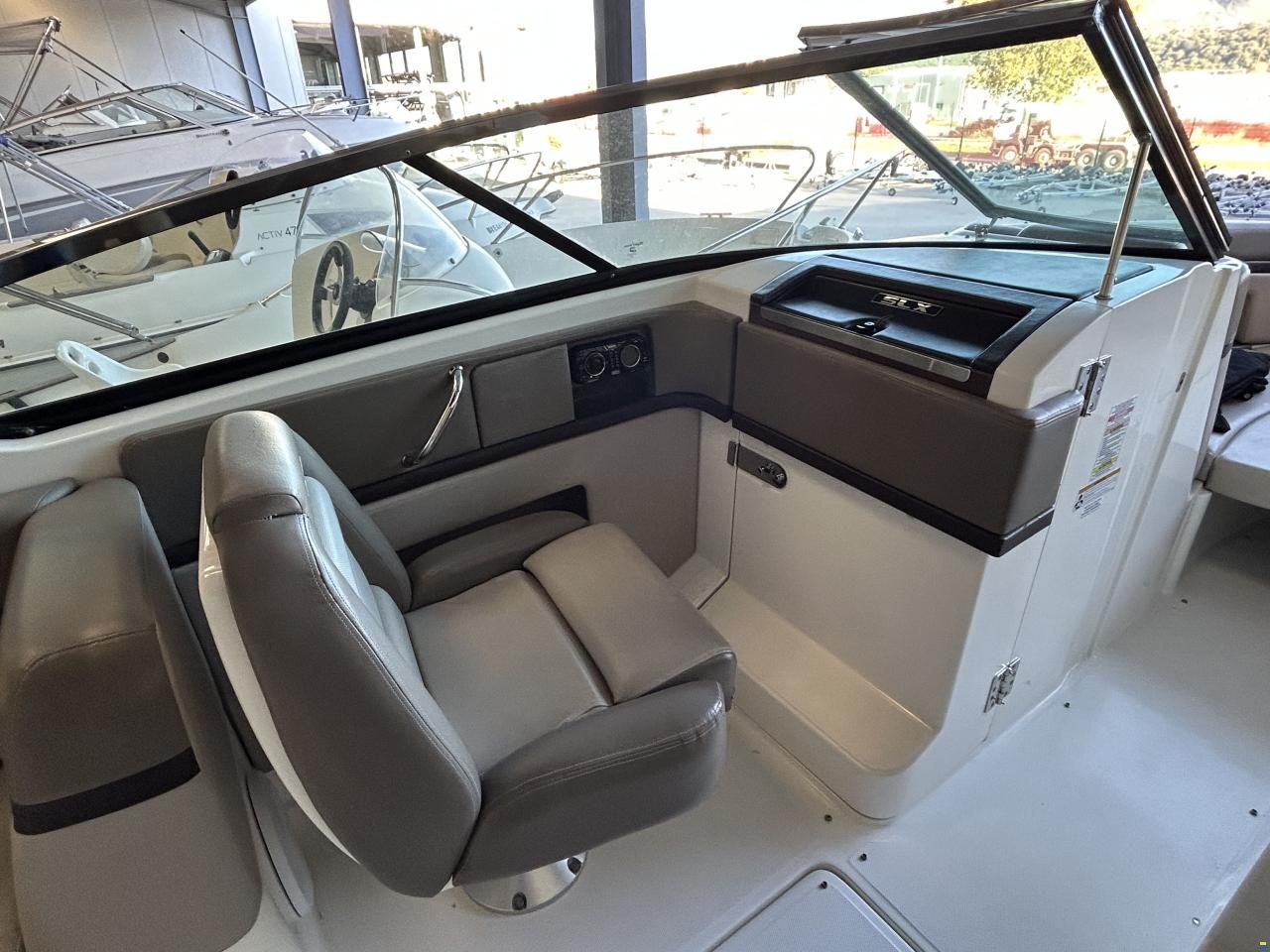 Sea Ray 270 SLX