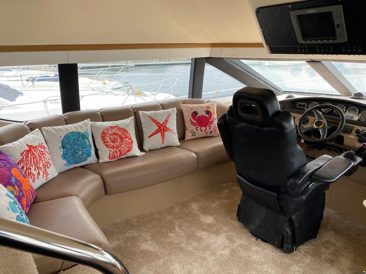 Carver 530 Voyager