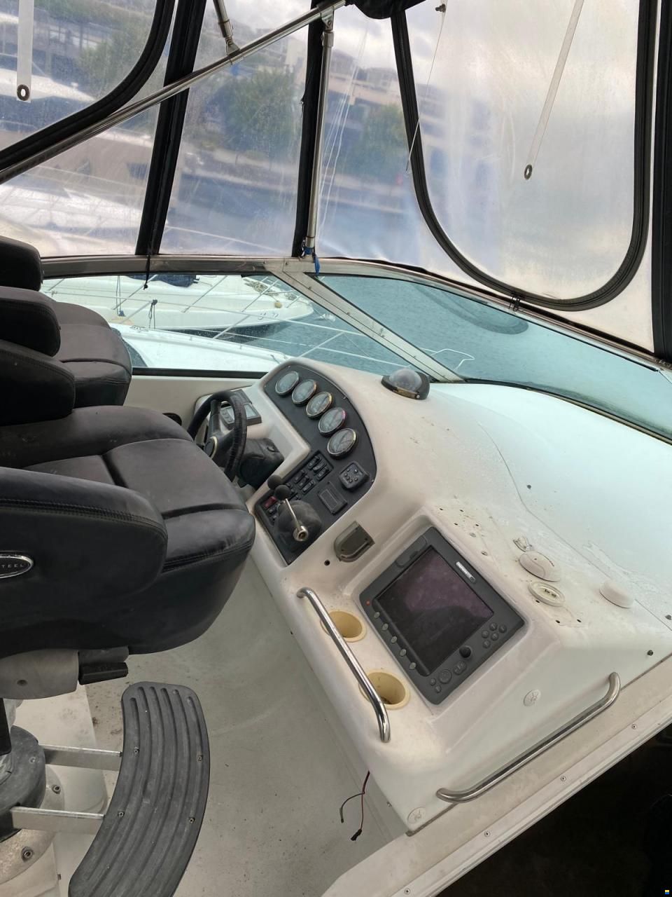 Carver 530 Voyager