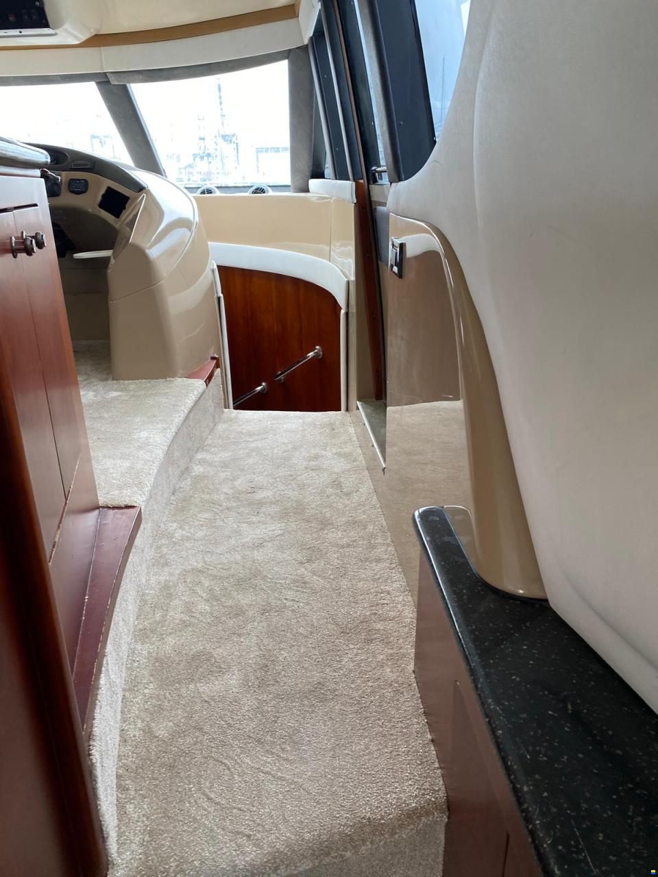 Carver 530 Voyager