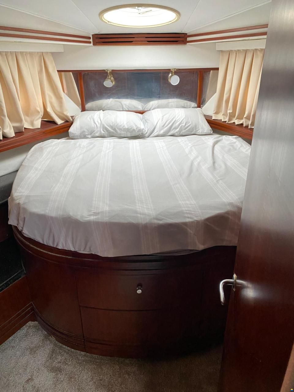 Carver 530 Voyager