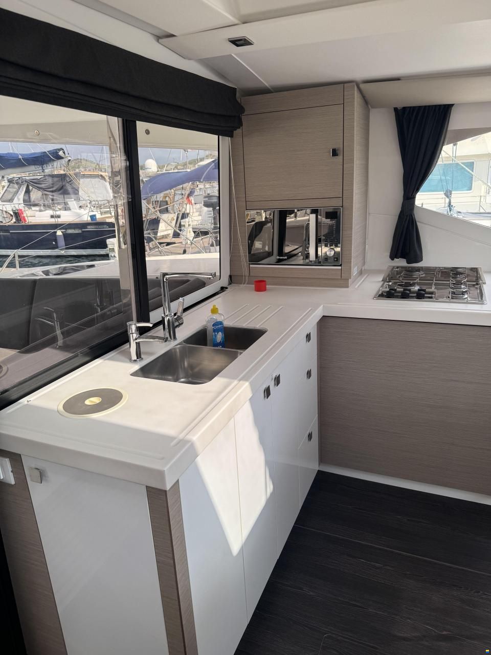Fountaine Pajot Lucia 40