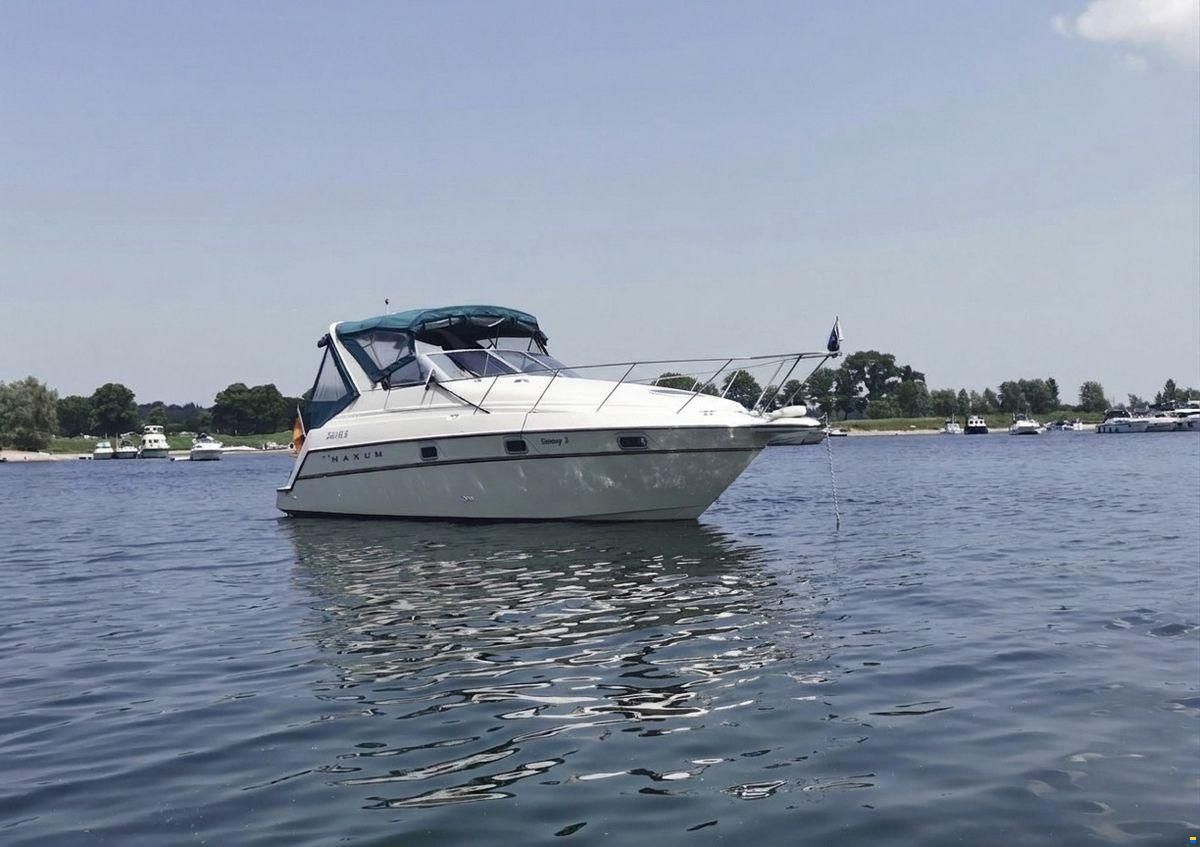 Maxum 2800 SCR