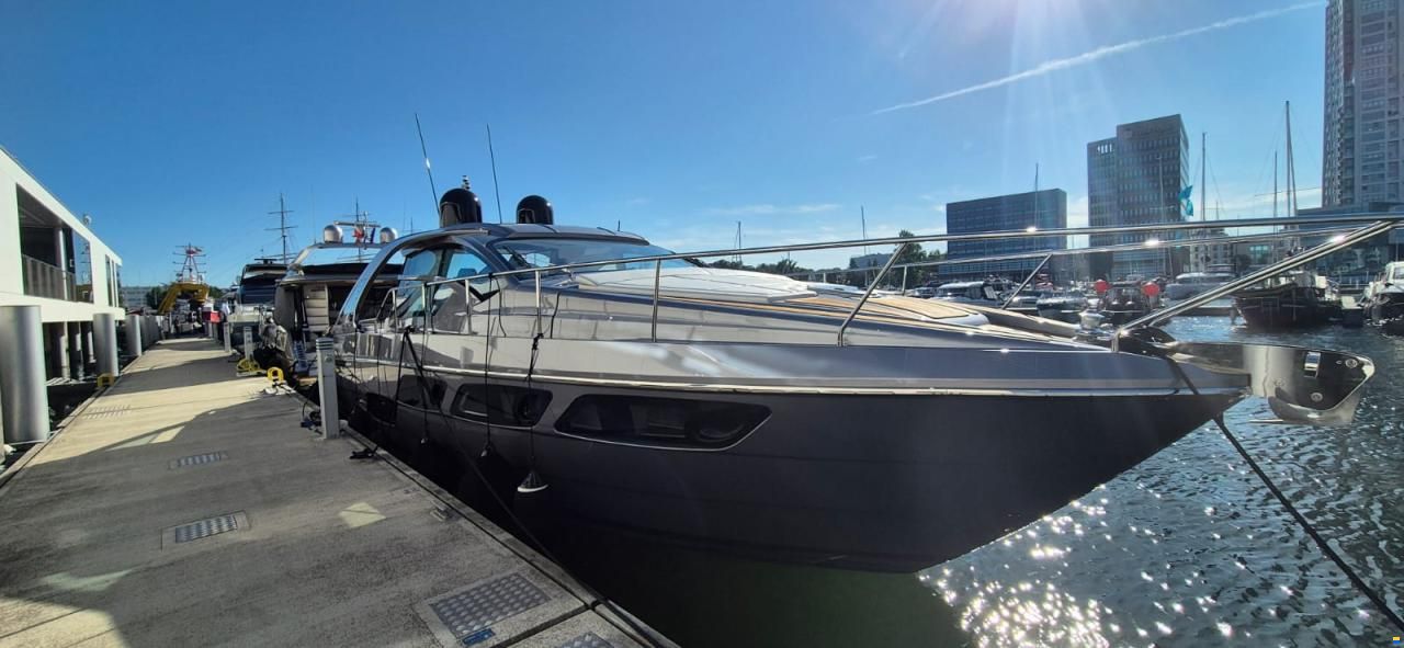 Pershing 5X