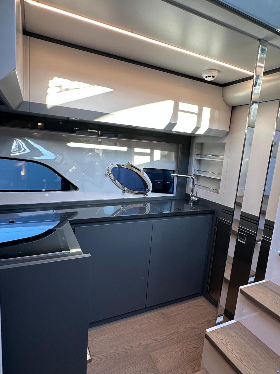 Pershing 5X