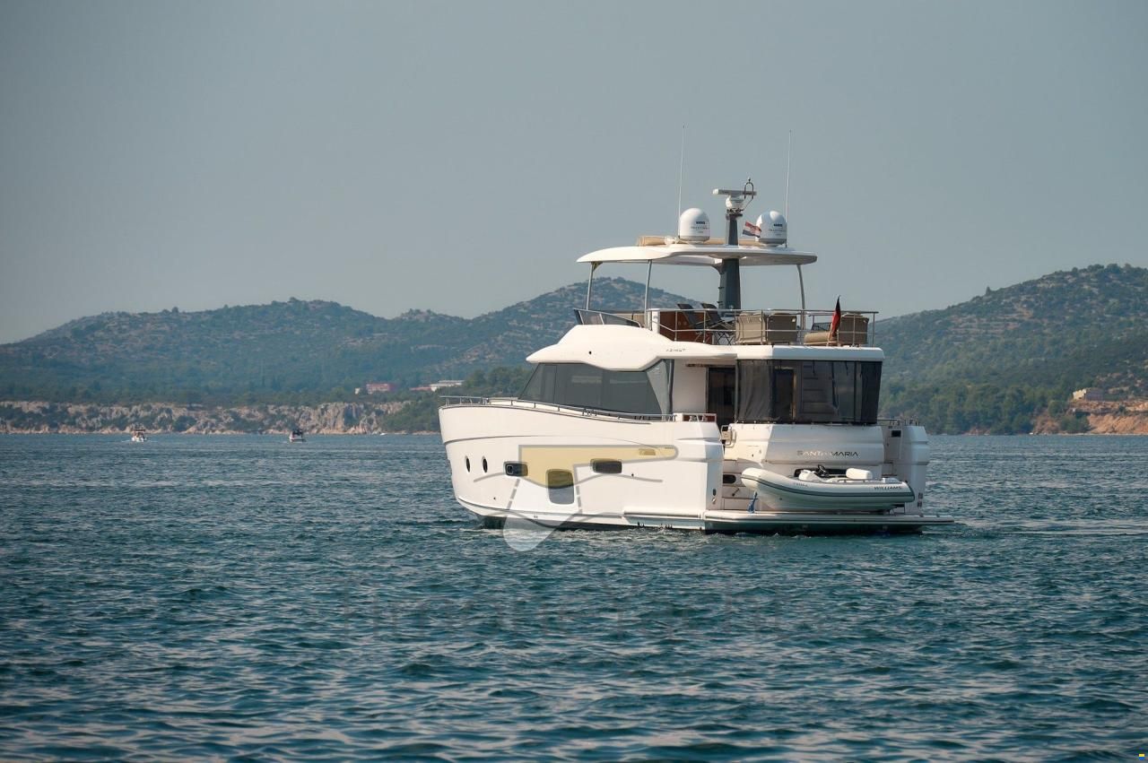 Azimut Magellano 66