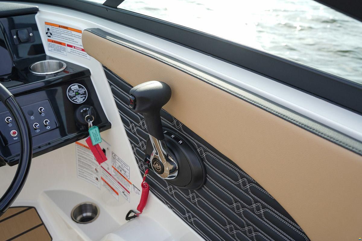 Sea Ray SPX 210