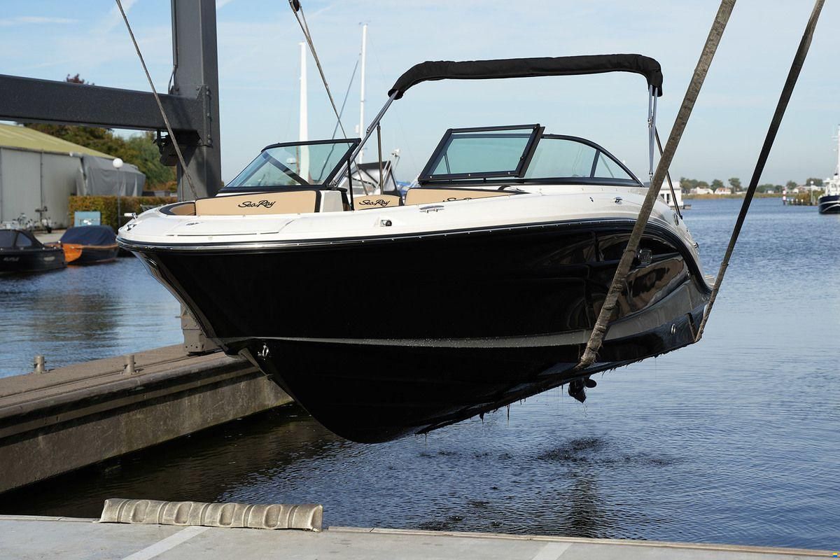 Sea Ray SPX 210