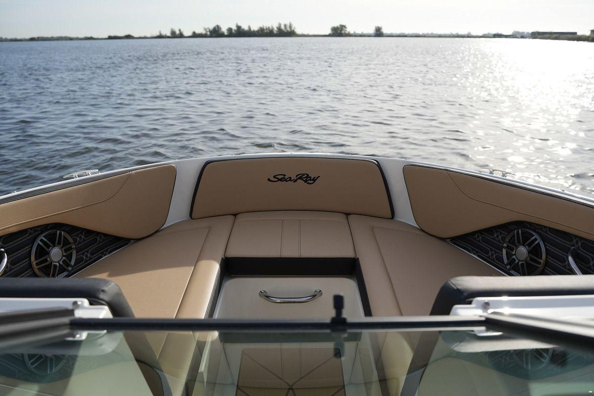 Sea Ray SPX 210