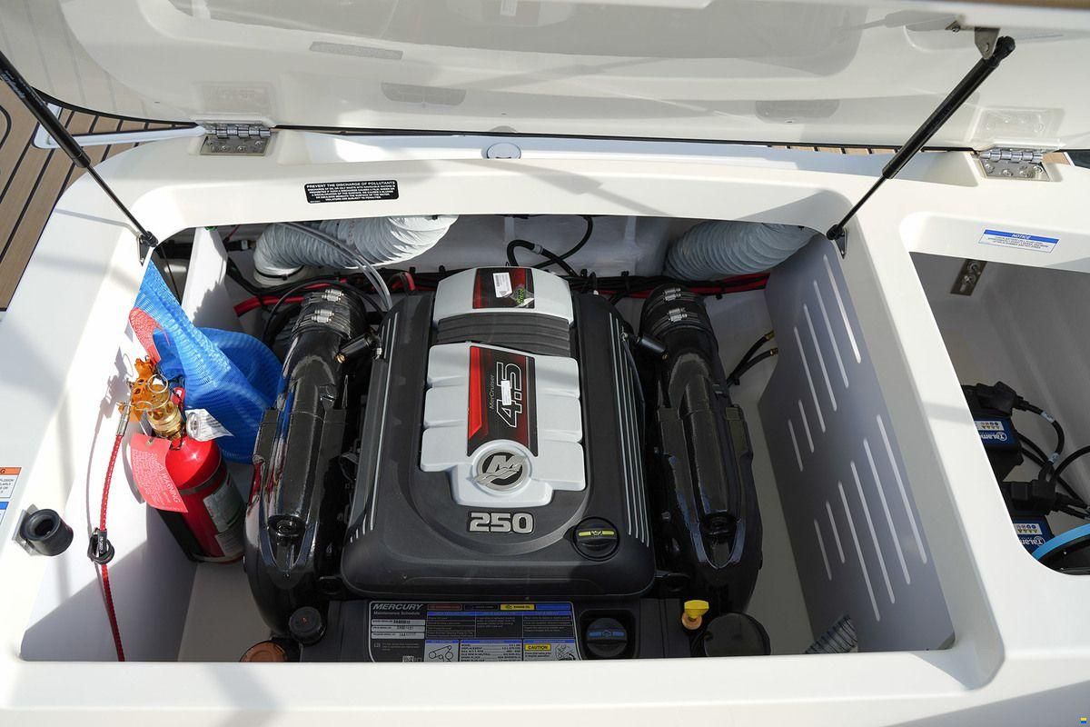 Sea Ray SPX 210