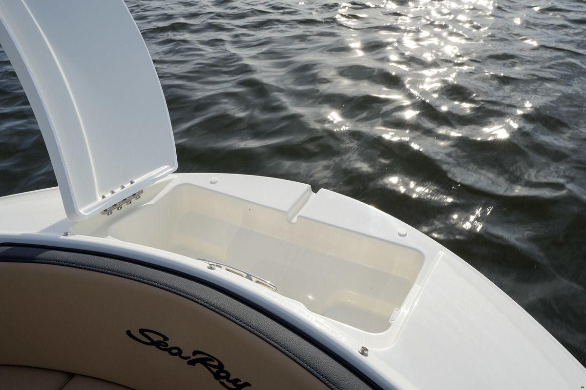 Sea Ray SPX 210