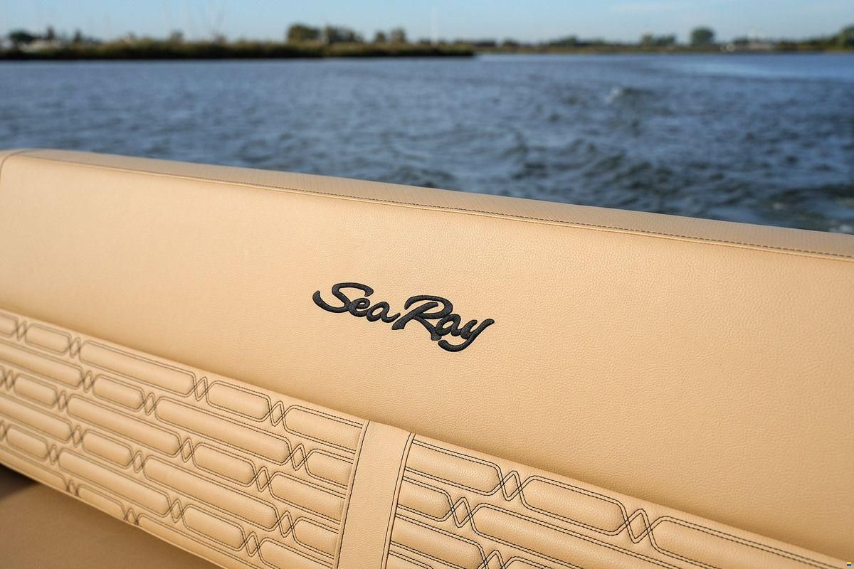 Sea Ray SPX 210