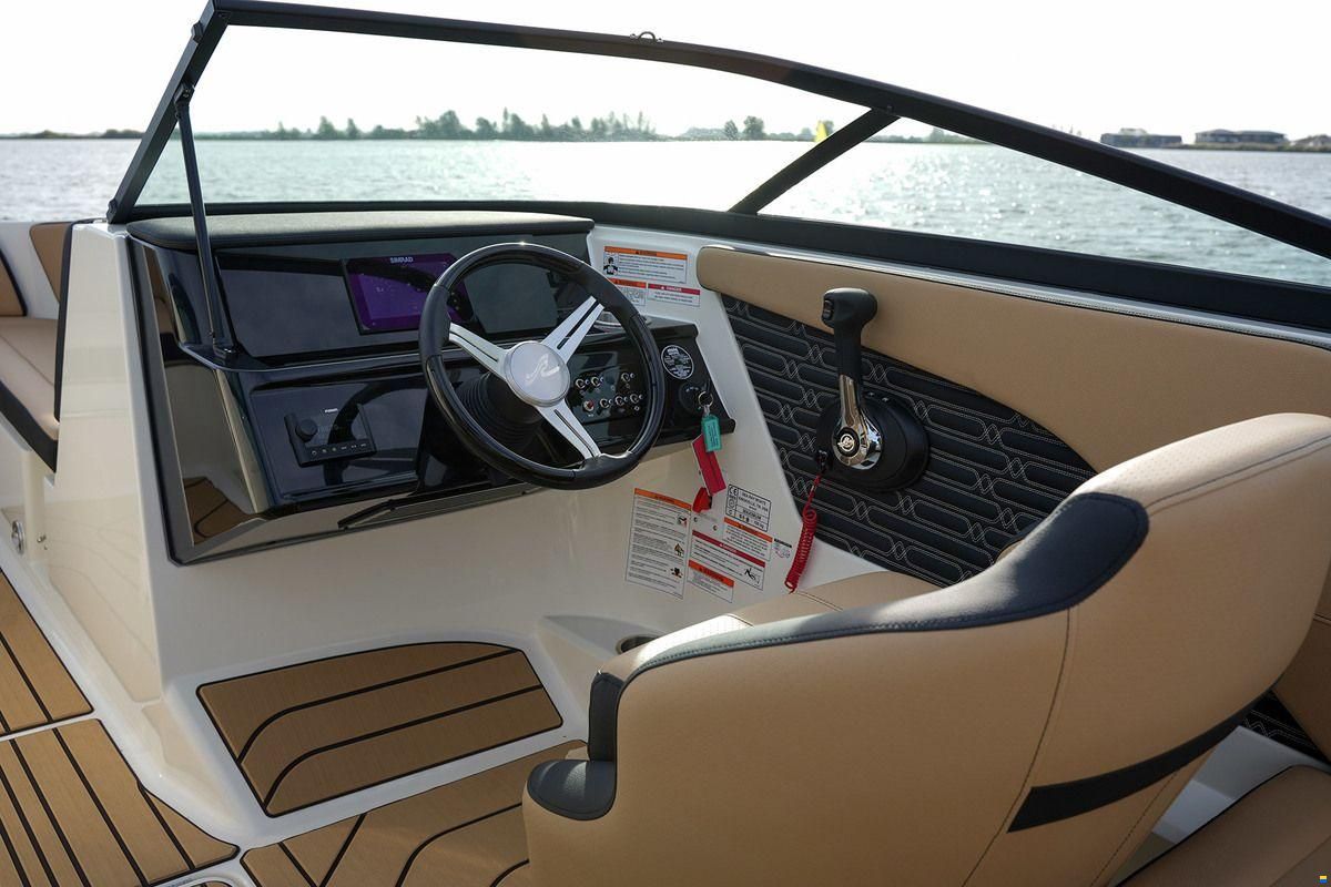 Sea Ray SPX 210