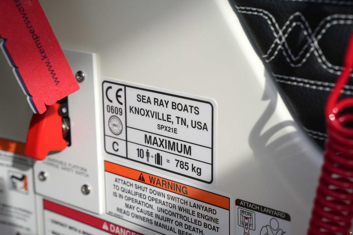 Sea Ray SPX 210