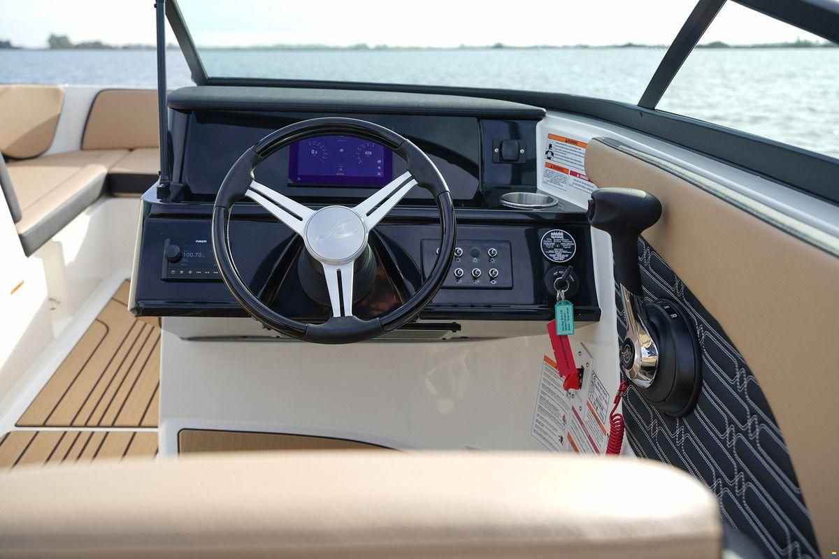 Sea Ray SPX 210