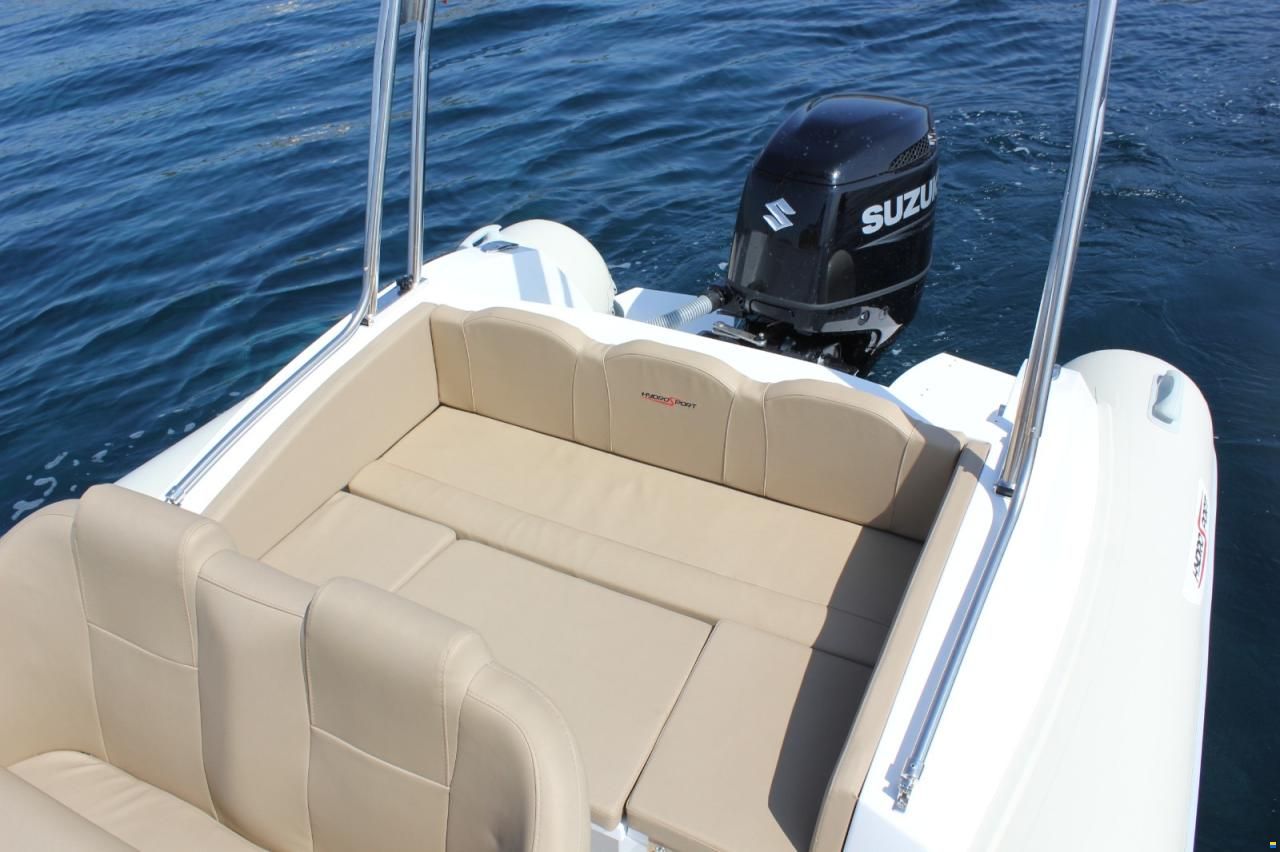 HYDROSPORT 737 SUNDECK