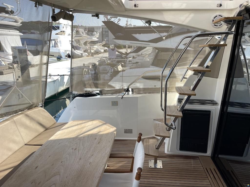 Prestige Flybridge 450