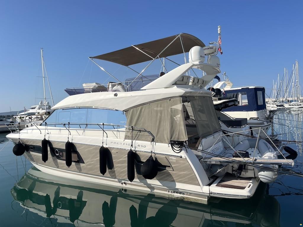 Prestige Flybridge 450