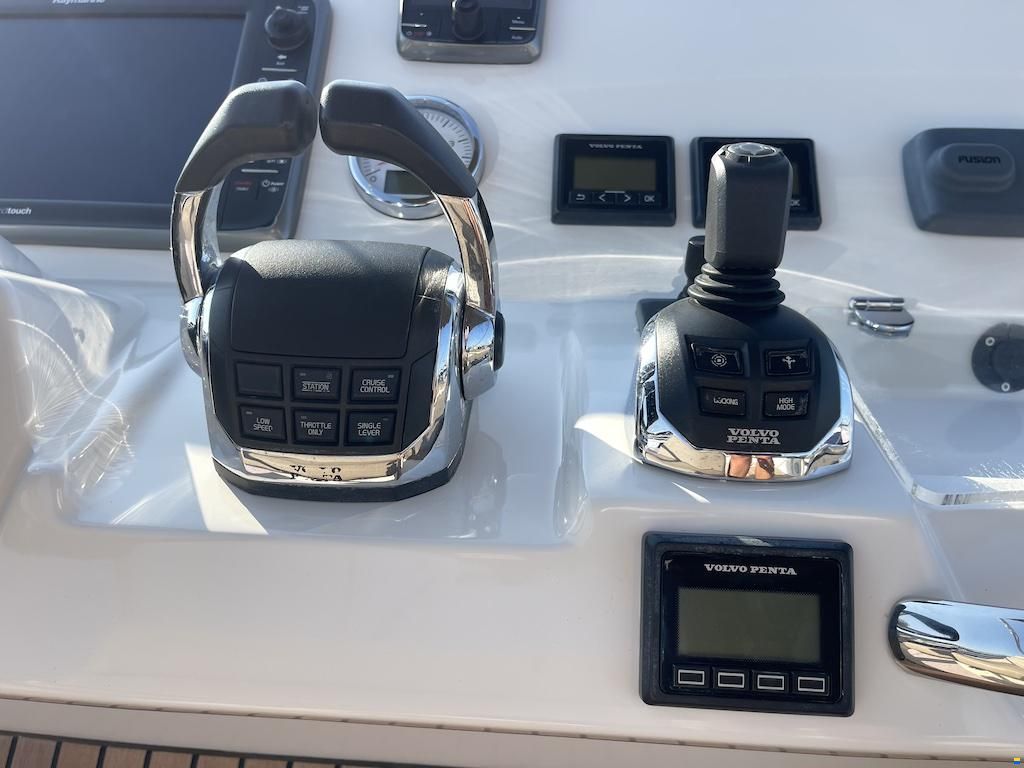 Prestige Flybridge 450