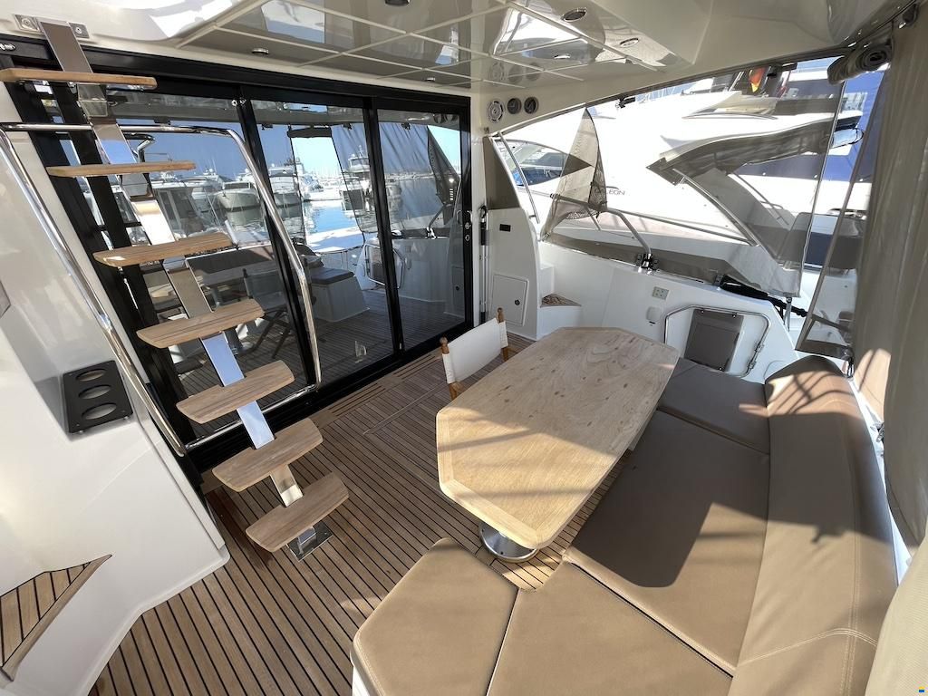 Prestige Flybridge 450