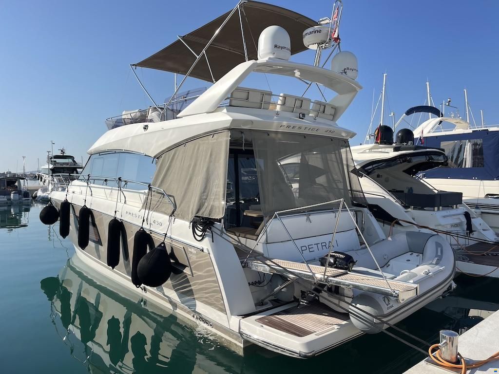 Prestige Flybridge 450