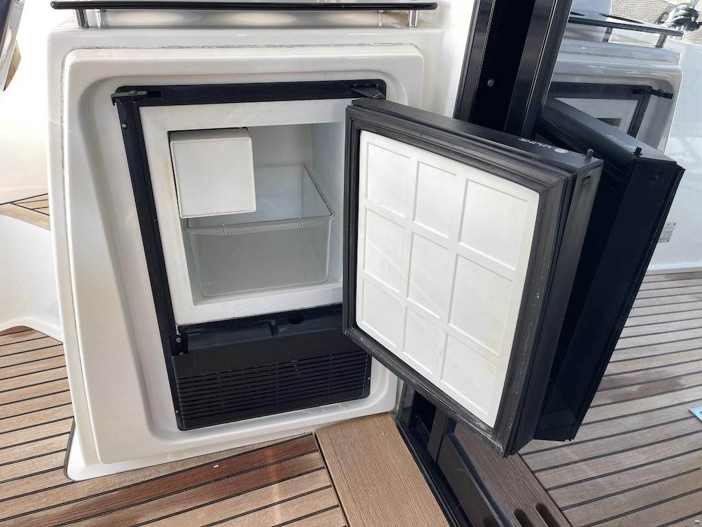 Prestige Flybridge 450