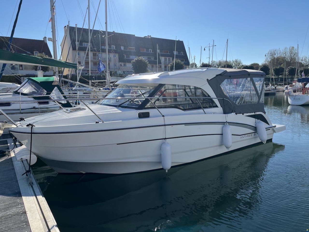Beneteau Antares 8