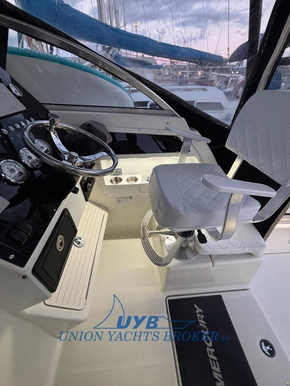 Hydra-Sports 2600 VX VECTOR