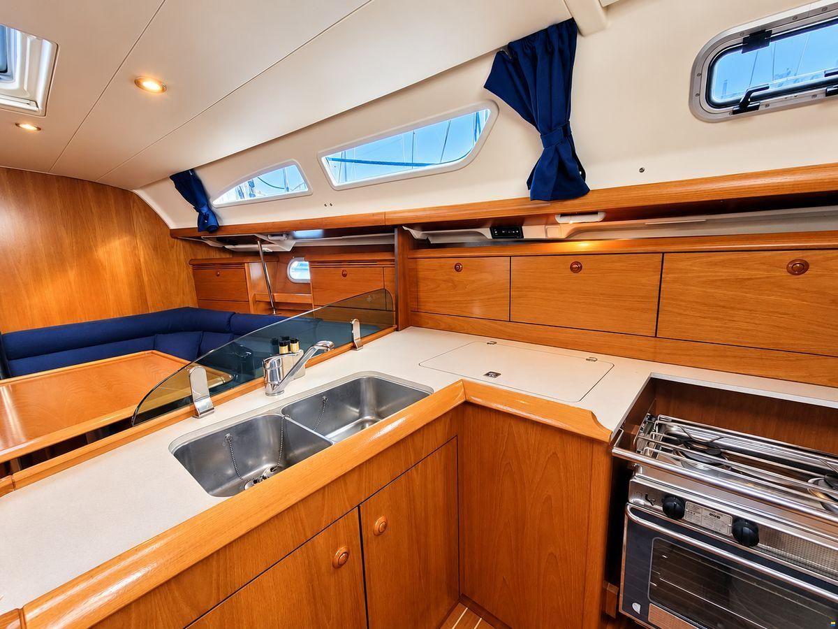 Jeanneau Sun Odyssey 37