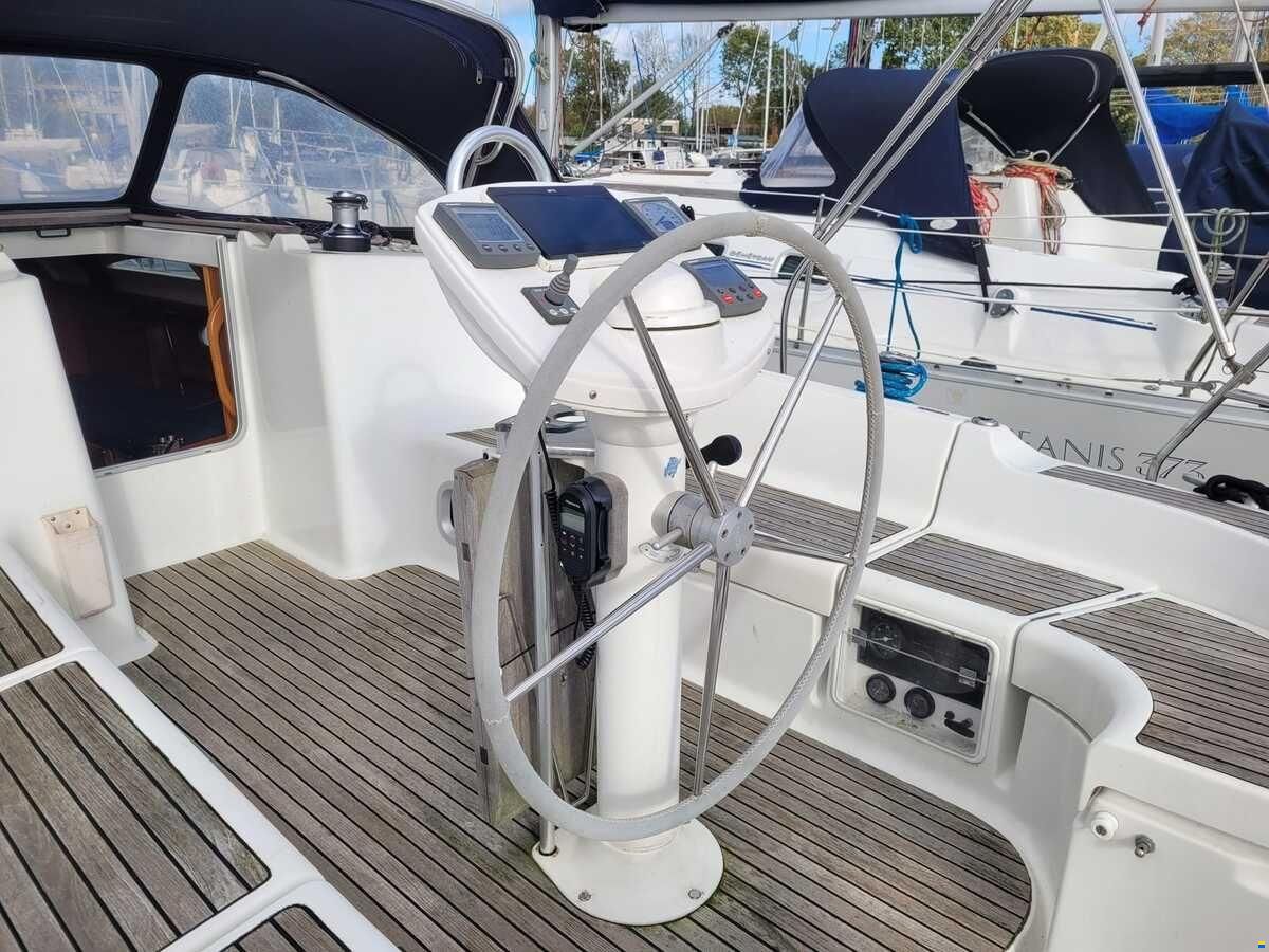 Jeanneau Sun Odyssey 37
