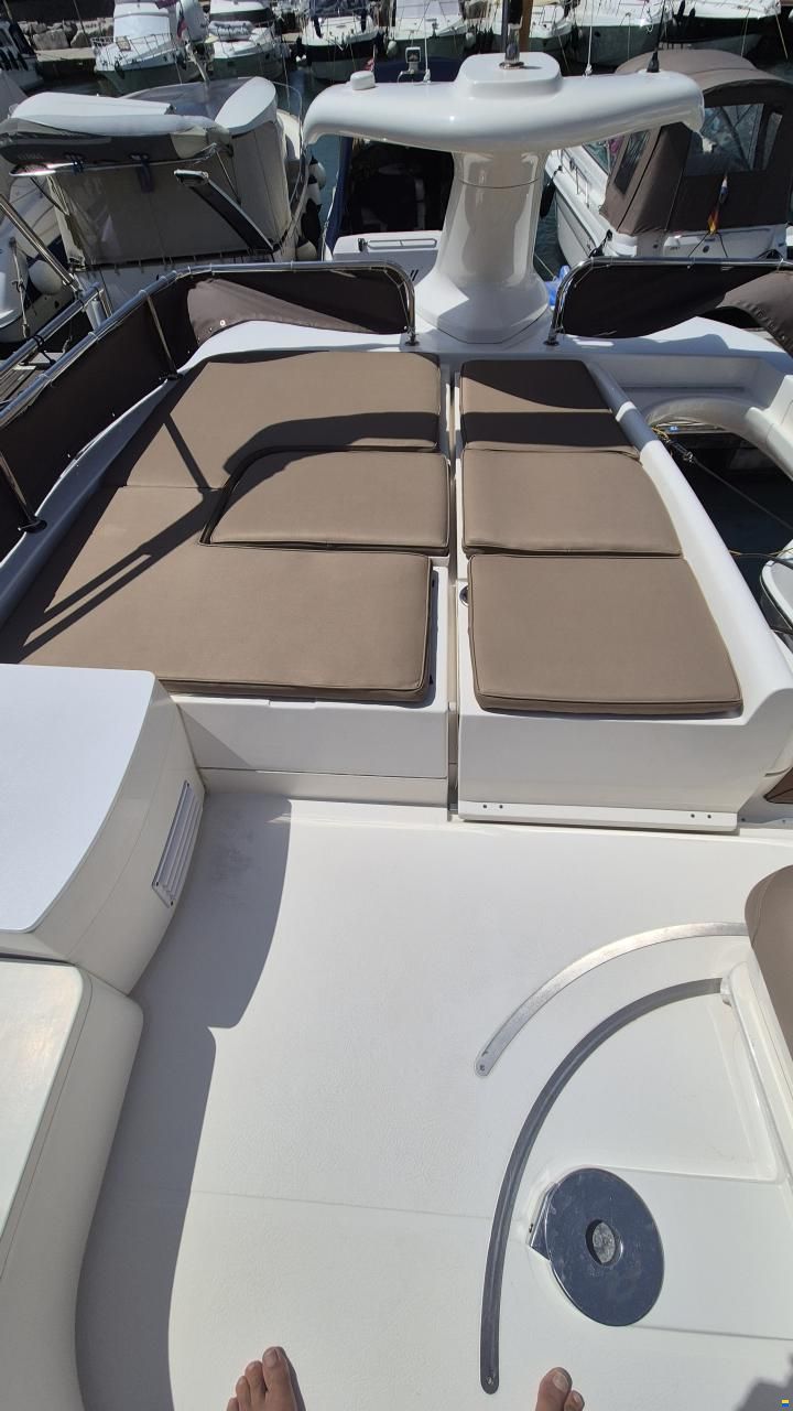 Sealine F37